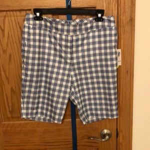 Size 12 Tail White Label dry fit golf shorts